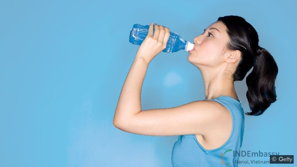 Đau dạ dày có nên uống nhiều nước không?