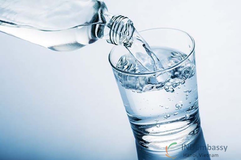 Thận yếu có nên uống nhiều nước không? Nên uống nước gì?
